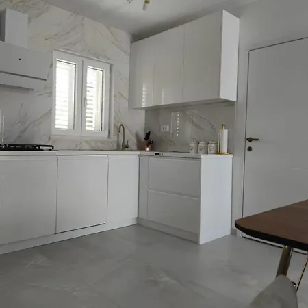 Bobecijan * Novo Selo (Brac)